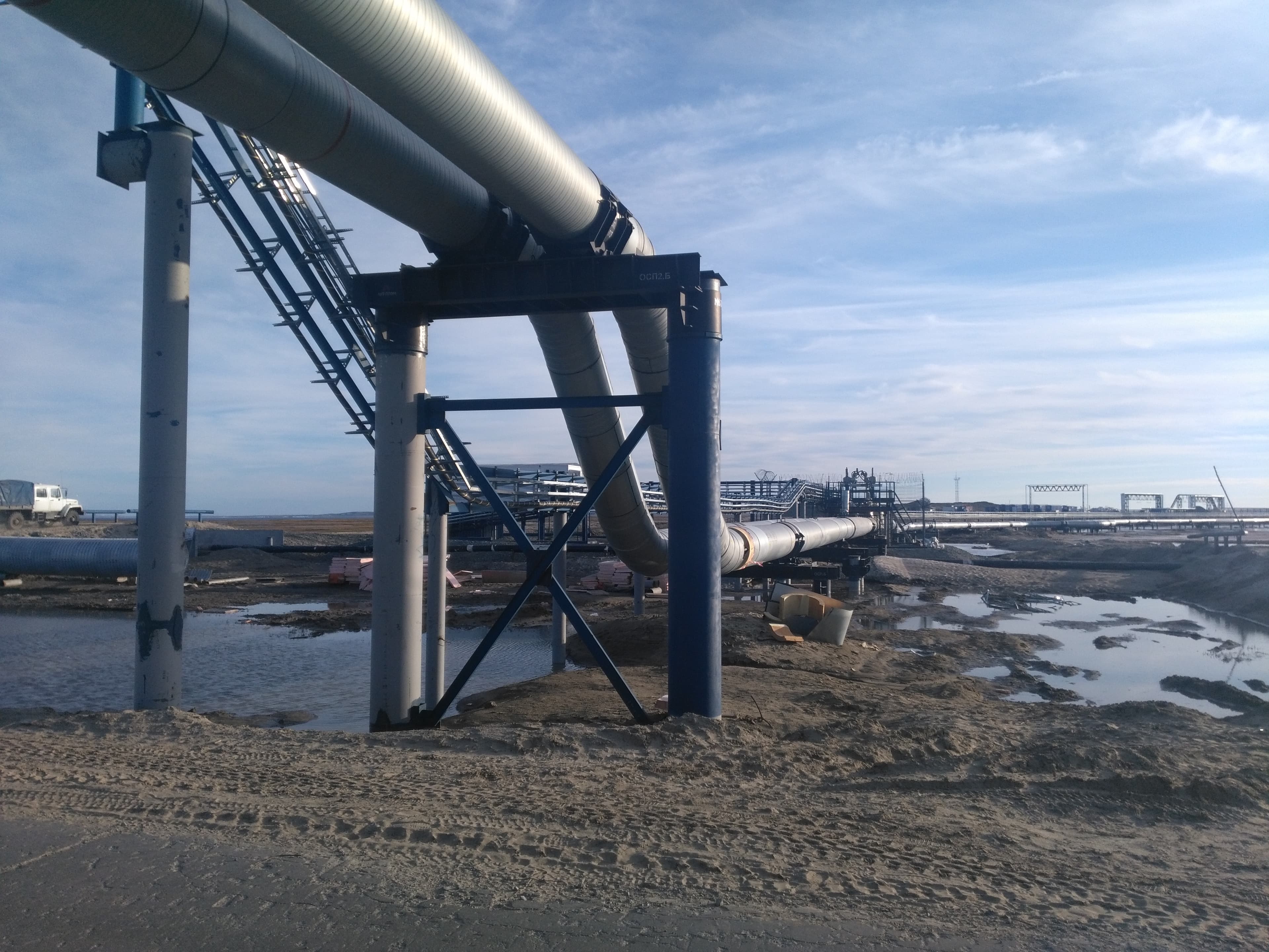 Опоры нефтепрводов для Арктического терминала круглогодичной отгрузки нетфи Новопортовского месторождения