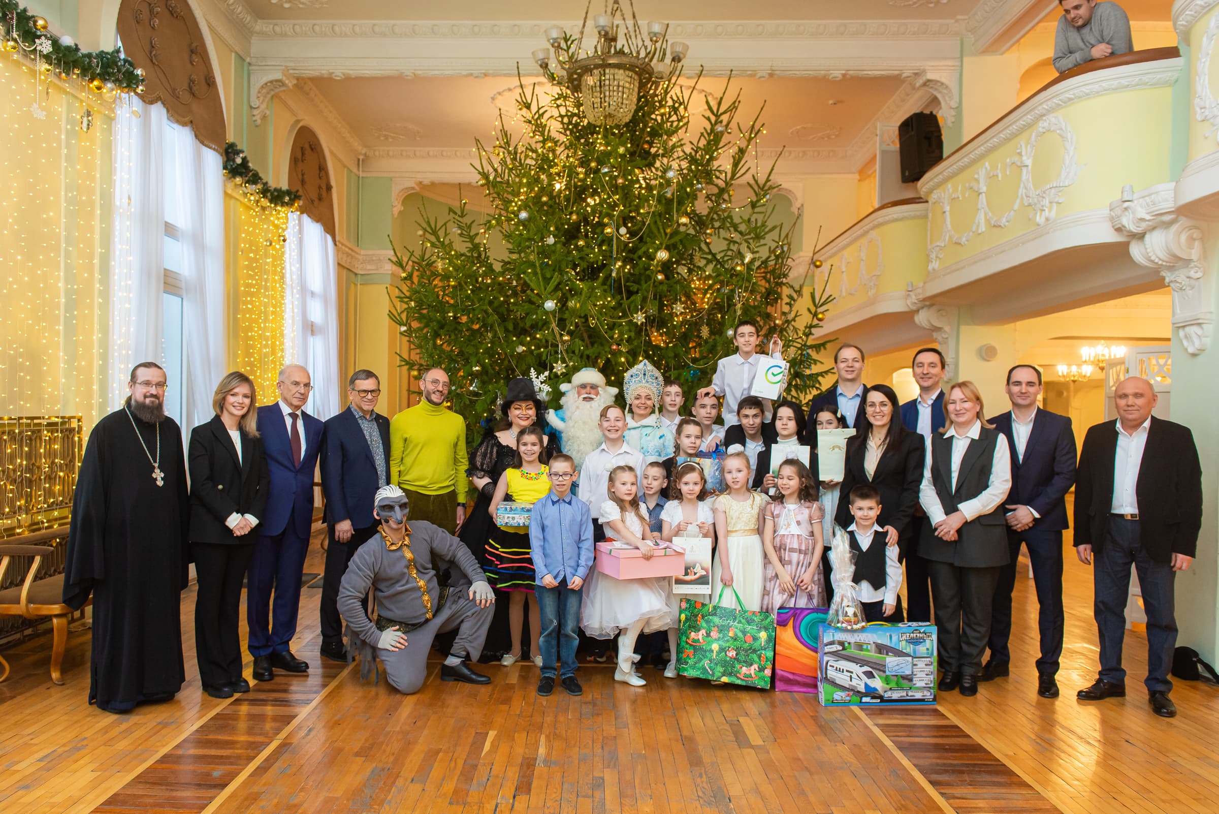 Участники Екатерининской Ассамблеи исполнили желания детей с «Дерева добра»